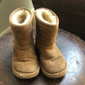 UGG kids boot. Size 10 chestnut brown. Good used condition